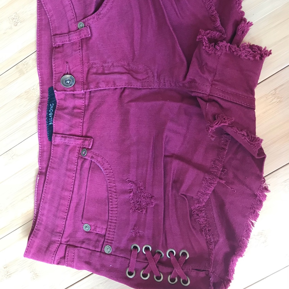 BILLABONG MAROON JEAN SHORTS
